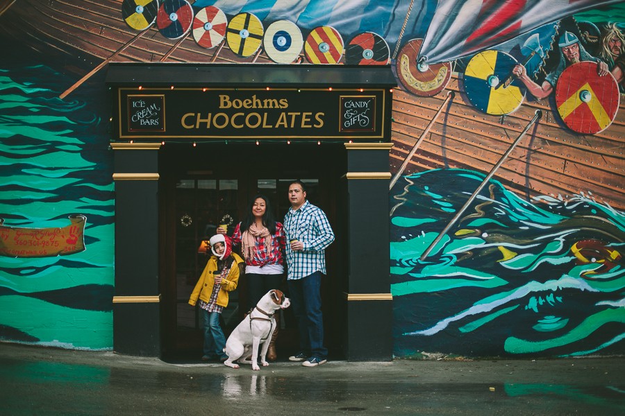 stylish family and dog lifestyle portraits downtown poulsbo