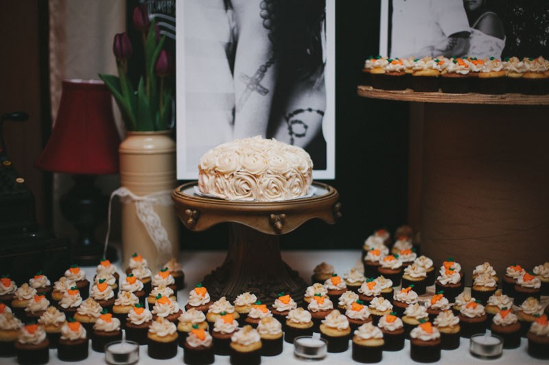 wedding cake table