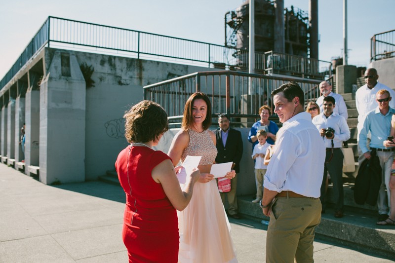 Intimate and small summer wedding ceremony in Seattle. 