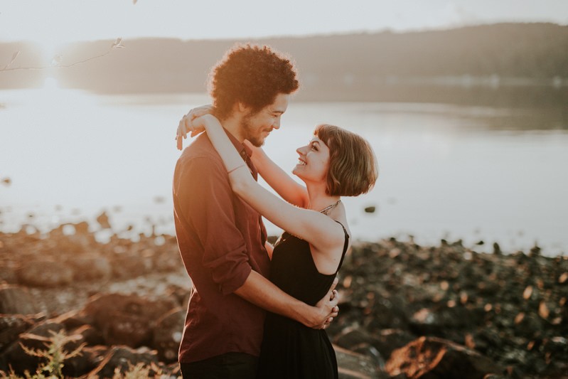 Pacific Northwest portrait session, at sunset, with adventurous boho couple. 
