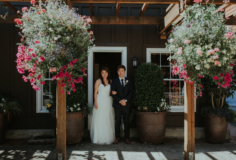 Modern bride and groom PNW wedding at Robinswood House. 