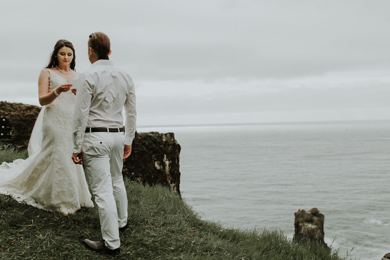 Juliya + Daniel’s intimate elopement in Cannon Beach, overlooking the Pacific Ocean | Oregon wedding and elopement photographer Meghann Prouse | www.photomegs.com. 