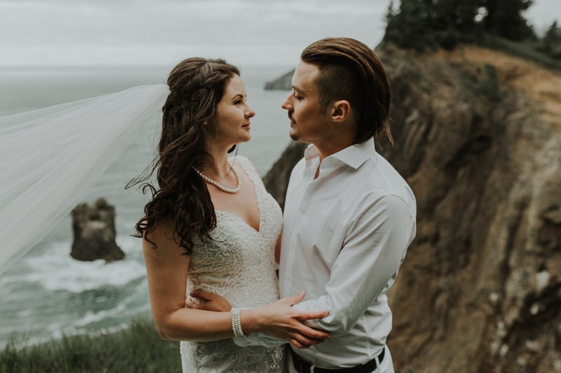 PNW elopement inspiration with bride and groom on a cliff overlooking the Pacific Ocean | northwest wedding and elopement photographer Meghann Prouse | www.photomegs.com.