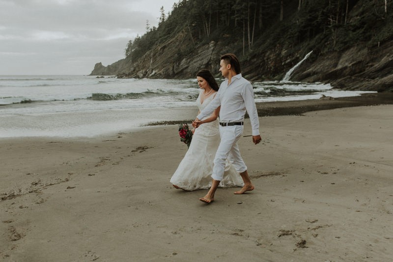 PNW elopement inspiration on the Oregon coast | northwest wedding and elopement photographer Meghann Prouse | www.photomegs.com.