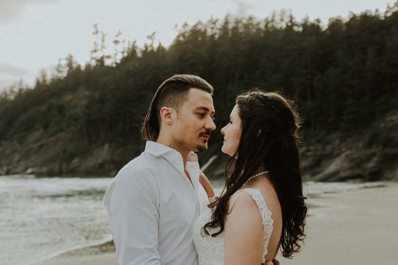 Juliya + Daniel’s intimate elopement in Cannon Beach | Oregon wedding and elopement photographer Meghann Prouse | www.photomegs.com. 