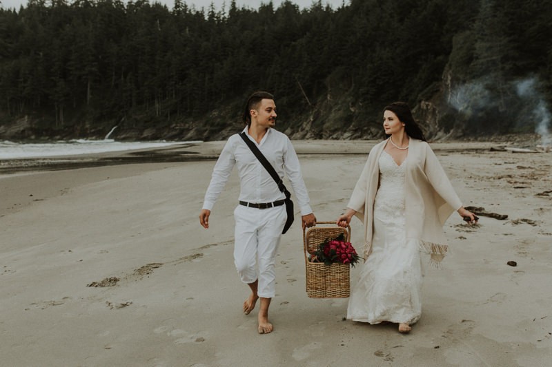 Oregon Coast elopement inspiration | northwest wedding and elopement photographer Meghann Prouse | www.photomegs.com.