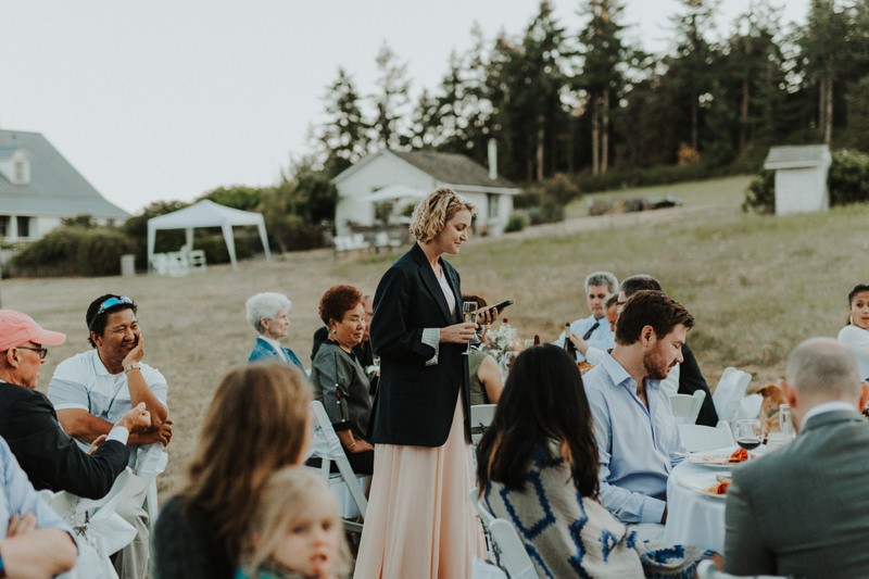 Intimate and relaxed Whidbey Island wedding | PNW wedding and elopement photographer Meghann Prouse | www.photomegs.com.