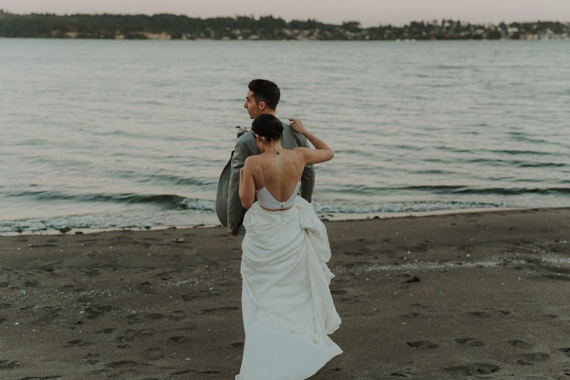 Relaxed destination wedding | Whidbey Island wedding and elopement photographer Meghann Prouse | www.photomegs.com.