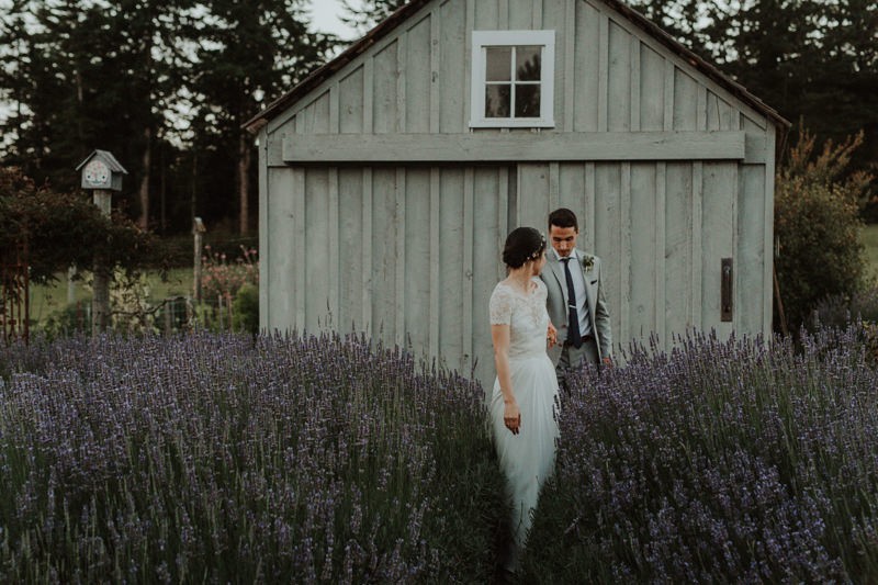 Relaxed destination wedding with a garden vibe | Whidbey Island wedding and elopement photographer Meghann Prouse | www.photomegs.com.