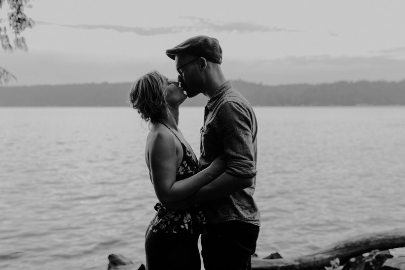 Romantic Hood Canal engagement session at sunset | photos by wedding and elopement photographer Meghann Prouse | www.photomegs.com. 