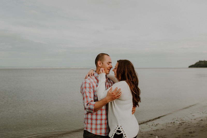 sweet-hearted PNW beach engagement session | seattle wedding photographer Meghann Prouse | www.photomegs.com