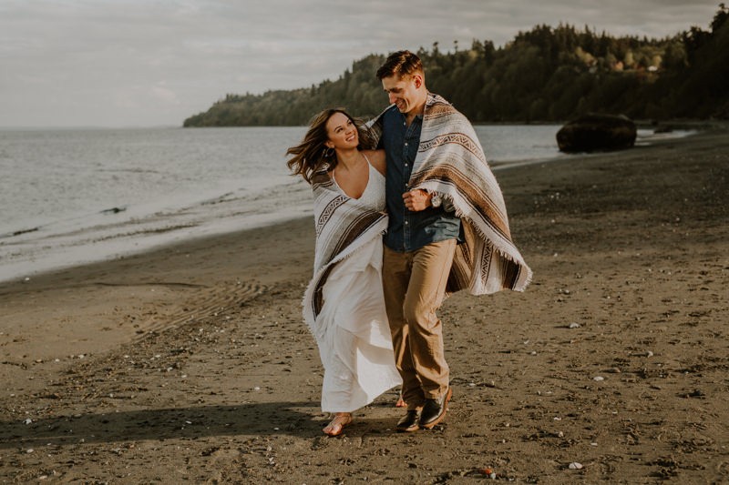 Free-spirited beach engagement photos | Seattle wedding + elopement photographer Meghann Prouse | www.photomegs.com