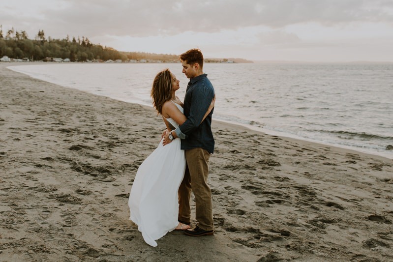 Boho beach engagement session | Seattle wedding + elopement photographer Meghann Prouse | www.photomegs.com
