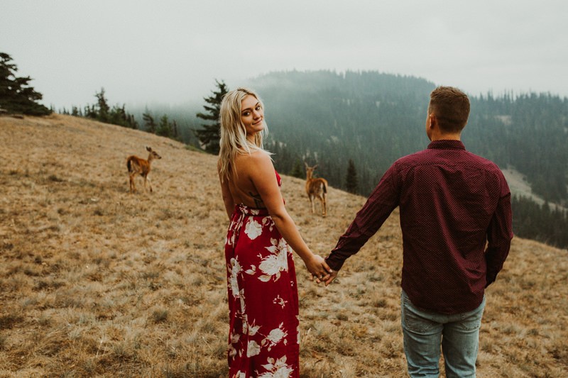 Playful PNW mountain engagement session with deer | Seattle area