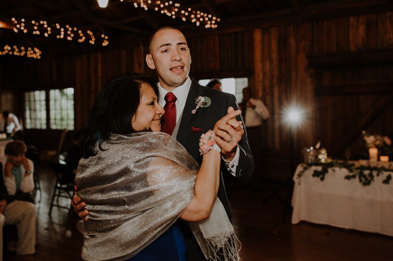 Mother and son dance at Kitsap Memorial State Park wedding | PNW wedding + elopement photographer Meghann Prouse | www.photomegs.com
