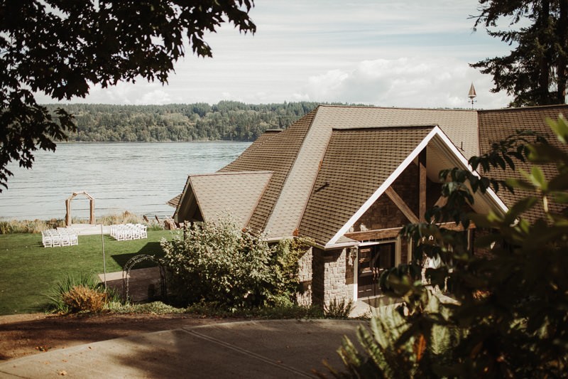 The Edgewater House wedding venue in Olalla, Washington on a sunny day | PNW wedding + elopement photographer Meghann Prouse | www.photomegs.com