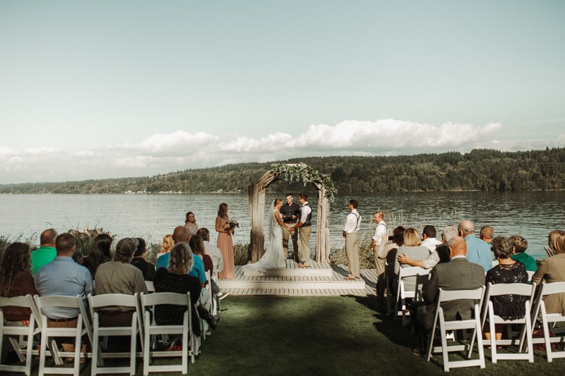 Sunny beachfront wedding at The Edgewater House in Olalla, Washington | PNW wedding + elopement photographer Meghann Prouse | www.photomegs.com