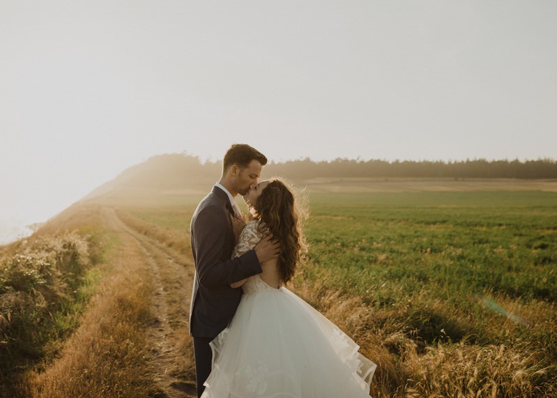 Adventure elopement on Whidbey Island | PNW wedding photographer Meghann Prouse | www.photomegs.com
