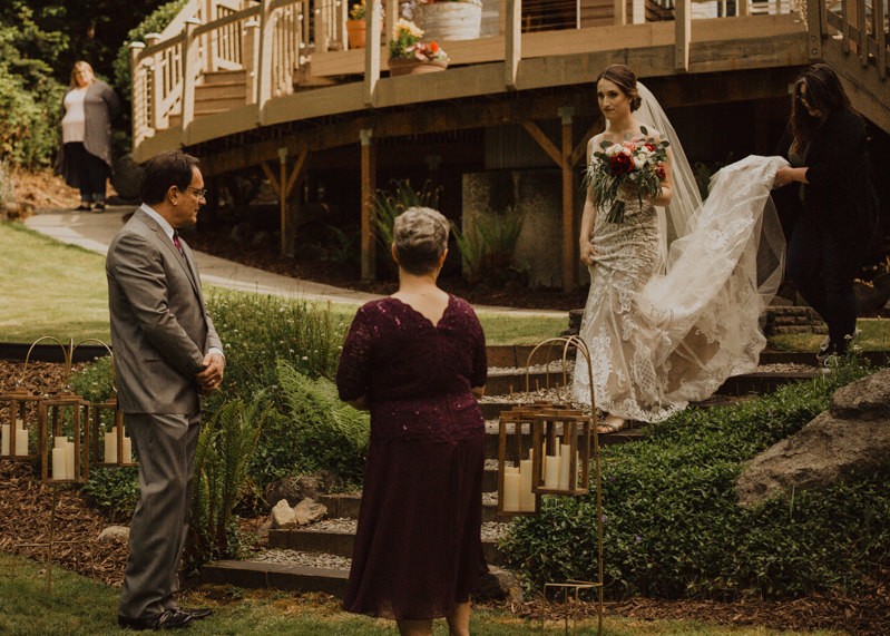 PNW backyard wedding inspo | Seattle couples photographer Meghann Prouse | www.photomegs.com
