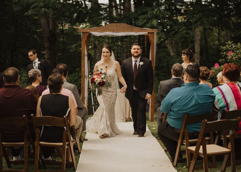 Backyard elopement in Poulsbo, Washington | PNW wedding photographer Meghann Prouse | www.photomegs.com
