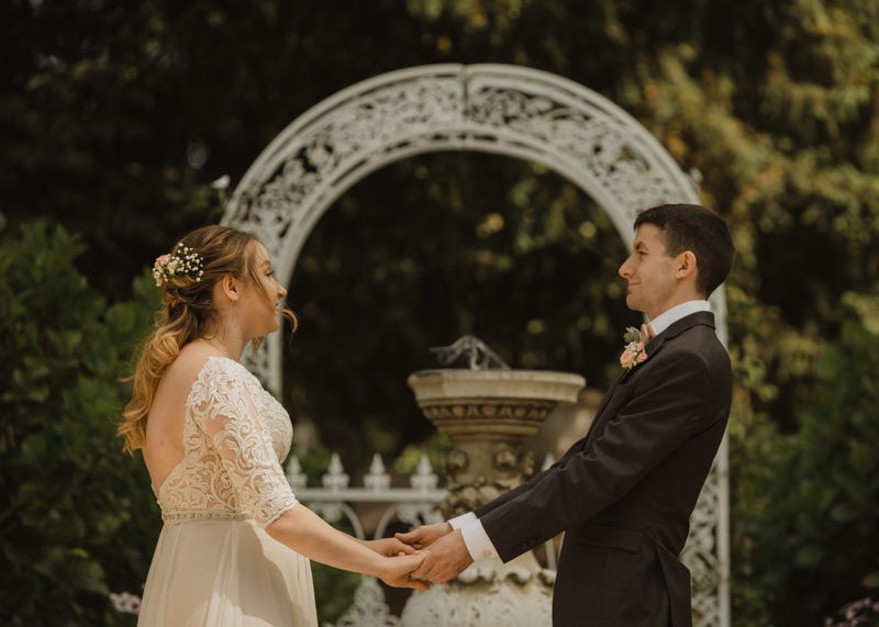 Romantic secret garden wedding | Tacoma elopement photographer Meghann Prouse | www.photomegs.com