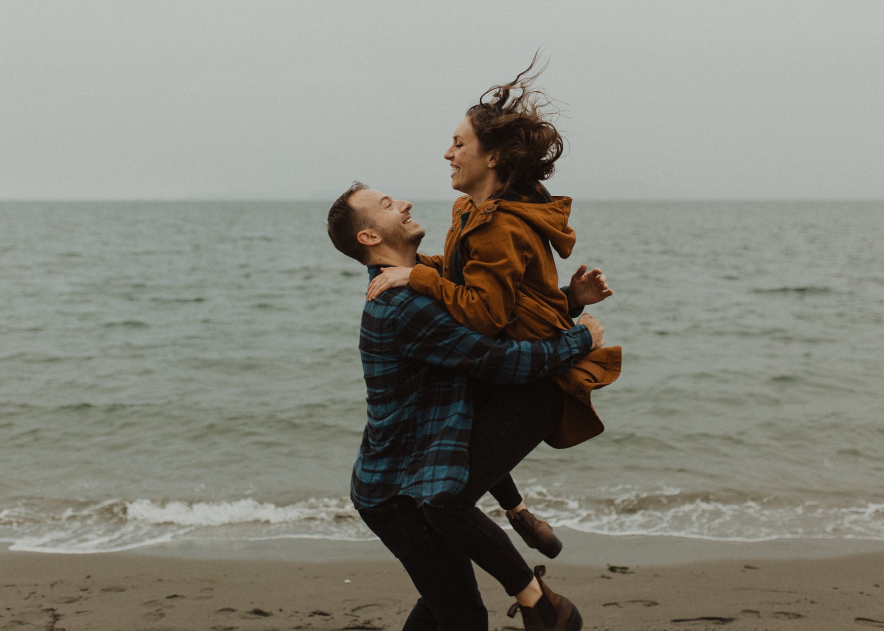 Rainy PNW engagement session on the beach