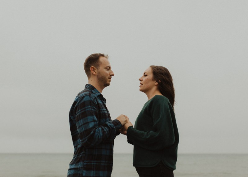 Down-to-earth engagement session in the rain | PNW elopement photographer Meghann Prouse | www.photomegs.com