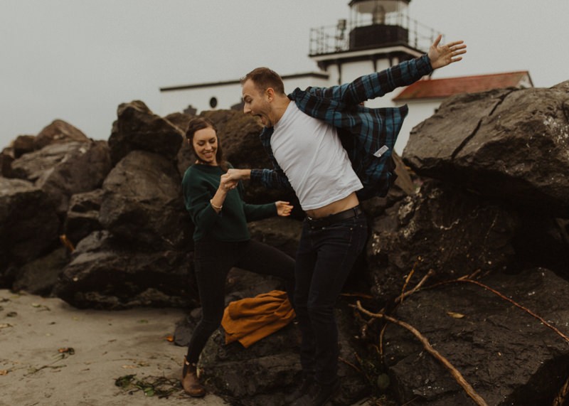 Rainy engagement photos are fun | Free-spirited engagement session | PNW wedding photographer Meghann Prouse | www.photomegs.com
