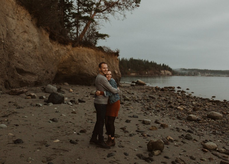 Down-to-earth engagement session in the rain | PNW elopement photographer Meghann Prouse | www.photomegs.com