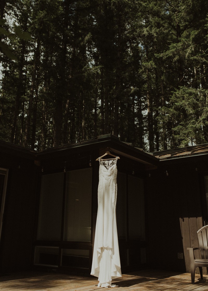 Wedding dress details at Northwest Trek | Tacoma wedding photographer
