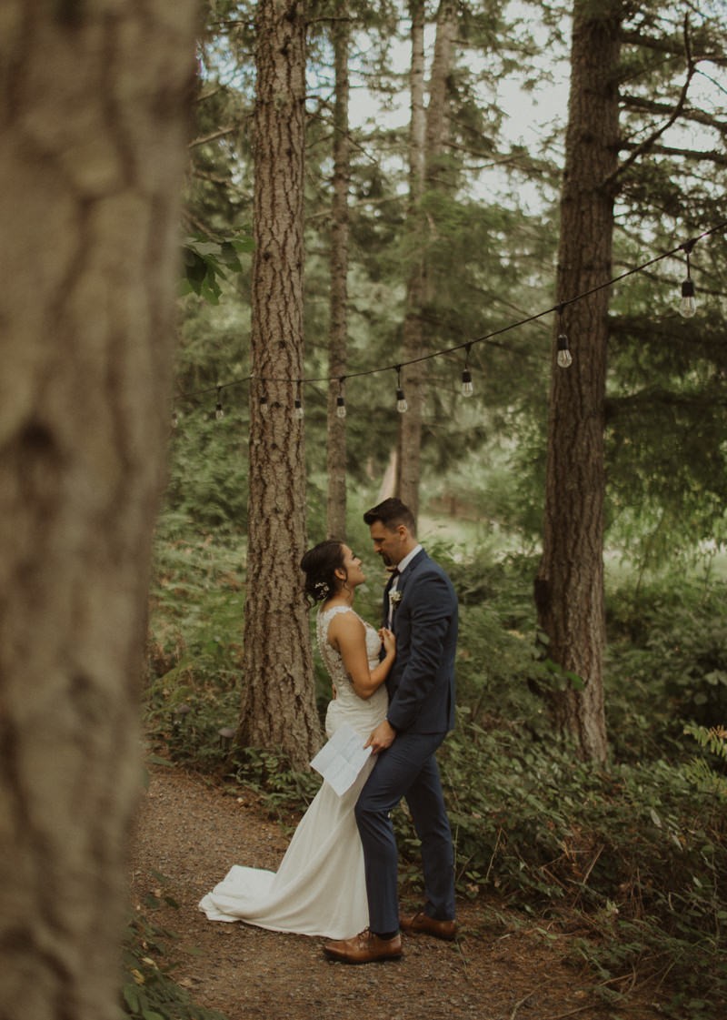 First look | Northwest Trek wedding day | Seattle wedding photographer
