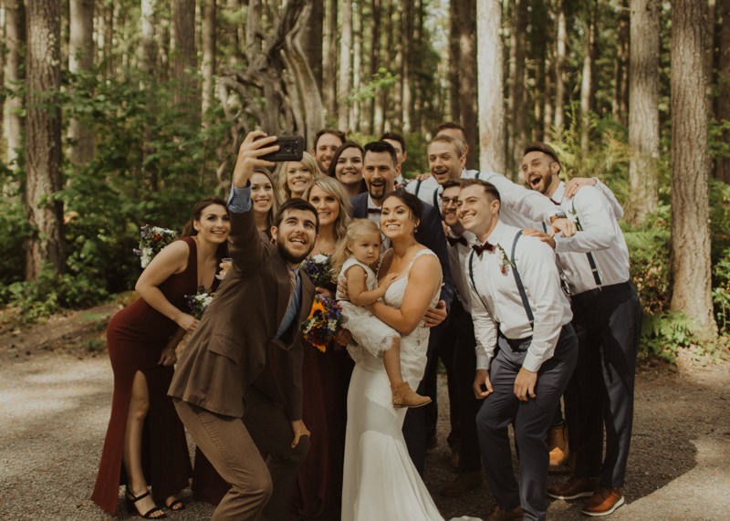 Selfie time with the full wedding party | Northwest Trek wedding day | Seattle wedding photographer
