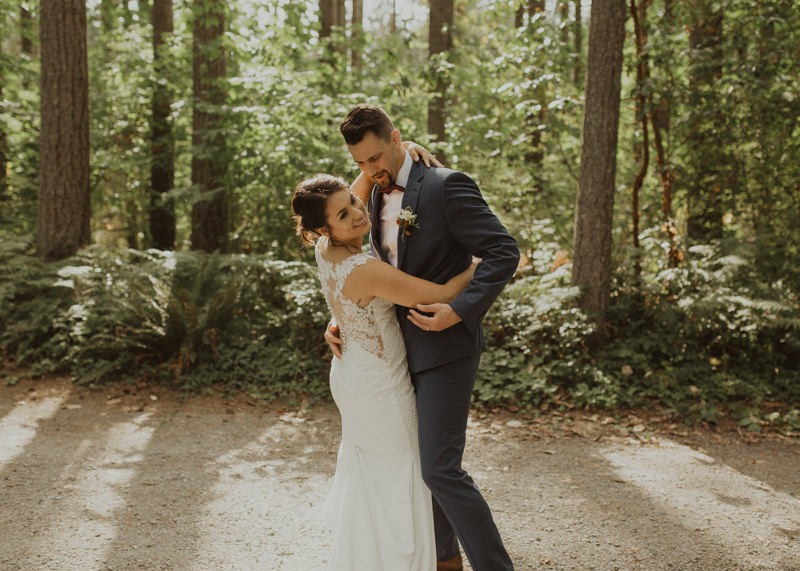 Bride and groom dancing | Northwest Trek wedding day | Seattle wedding photographer