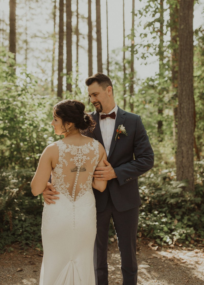 Bride with back tattoo | Northwest Trek wedding day | Seattle wedding photographer