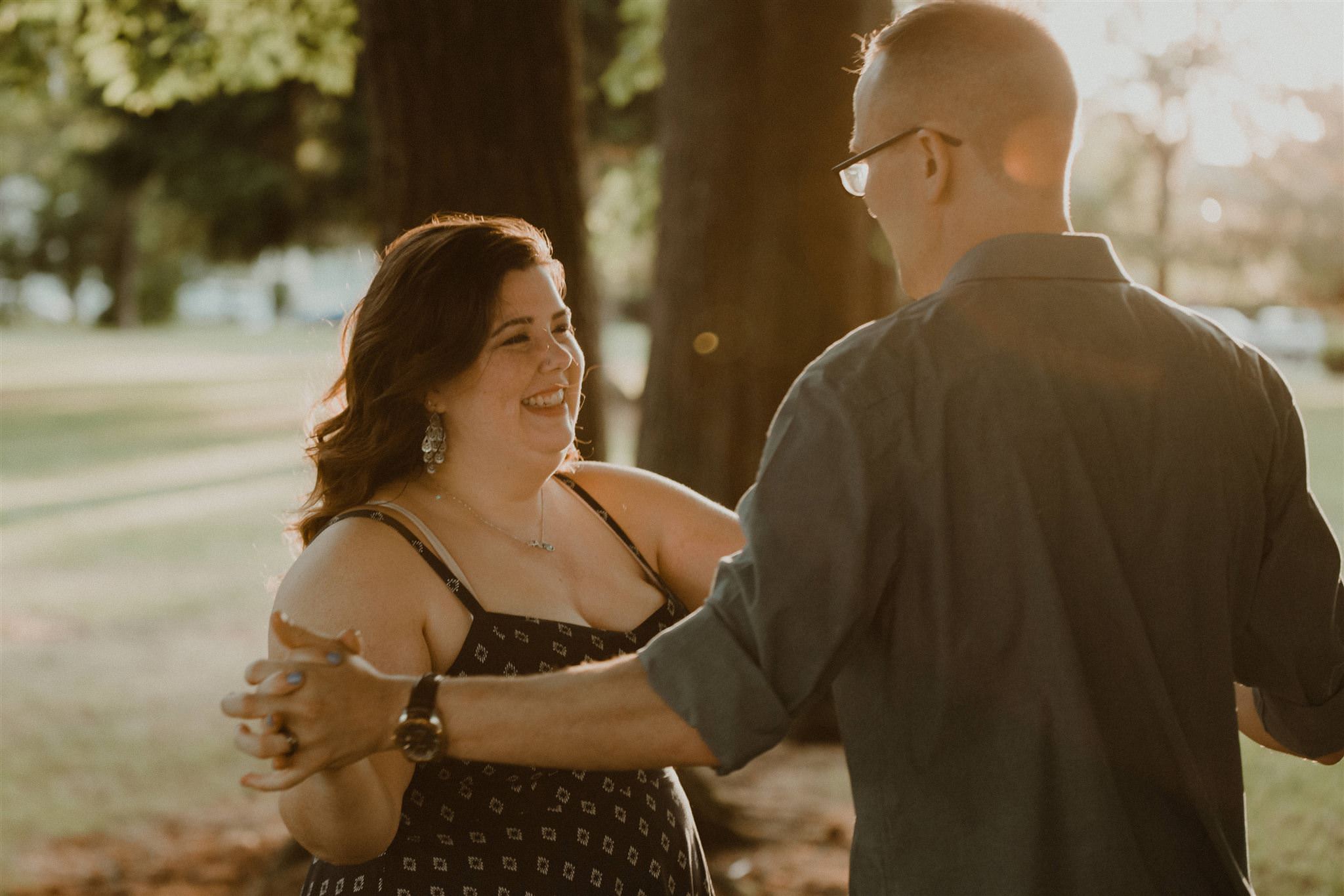 Married couple dancing in the park during summer | PNW couples portraits | www.photomegs.com