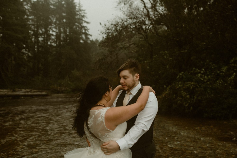 Oregon and Washington coast adventure engagement and elopement photographer. 
