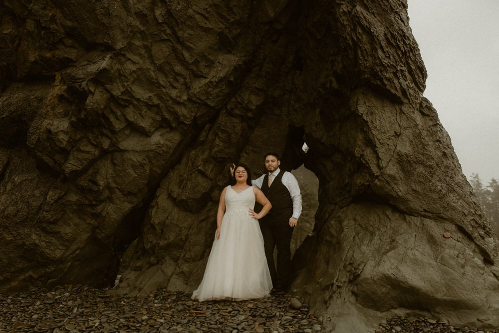 Rad elopement photos with a sea stack at Ruby Beach in Forks, Washington. 