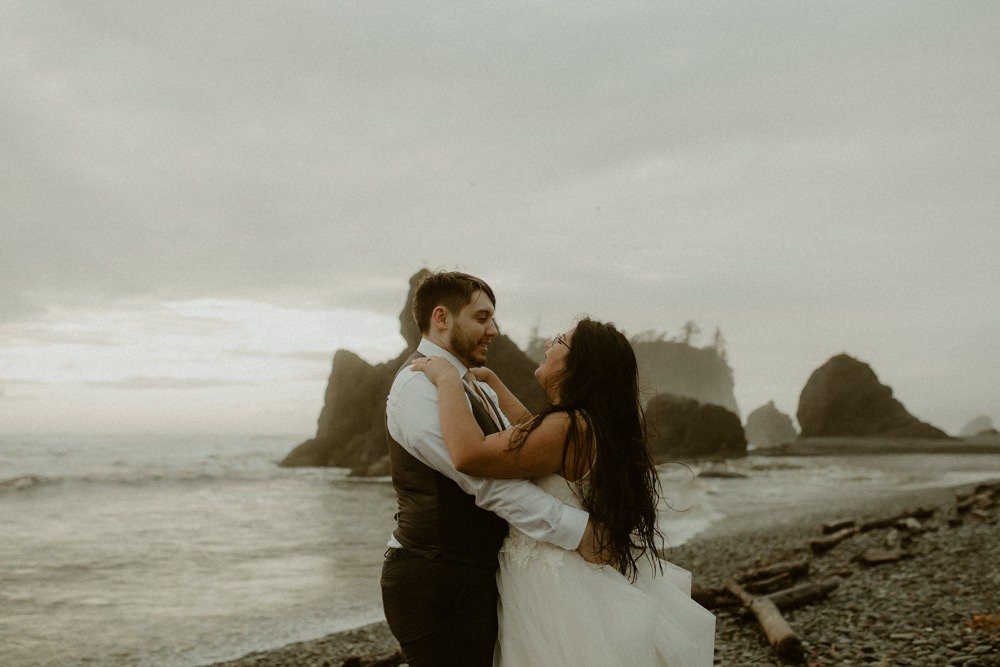 Travel destination elopement on the Olympic Peninsula. 