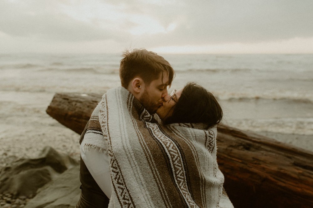 Oregon and Washington coast adventure engagement and elopement photographer. 