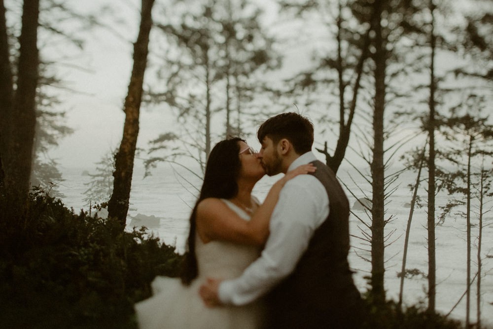 Non-traditional elopement photography on a cliff overlooking Ruby Beach on the Washington coast. 