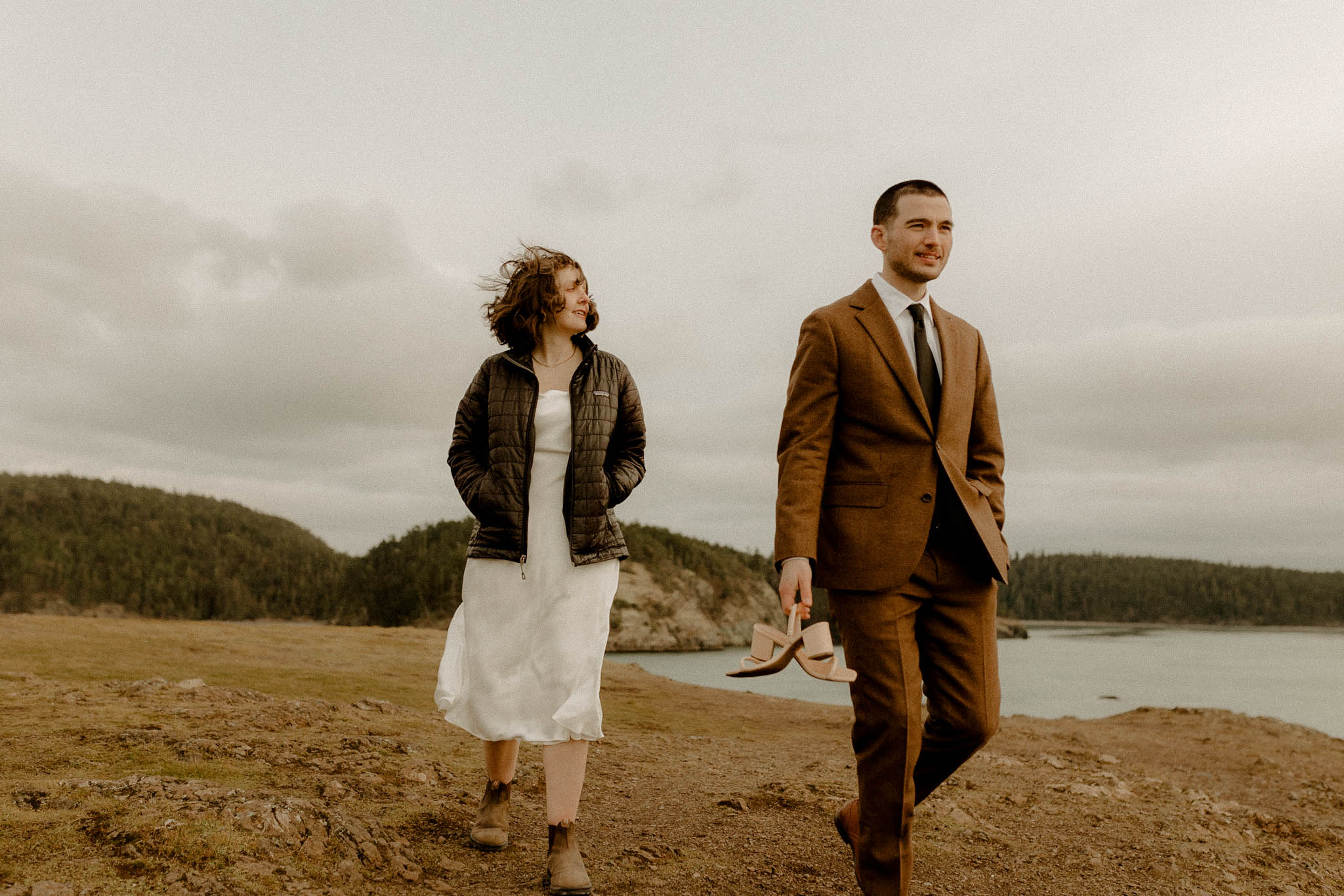 Alternative beach elopement wedding with couple eloping on a cold day in the PNW. 